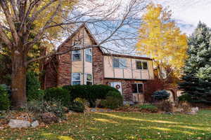 View of front facade with a front lawn