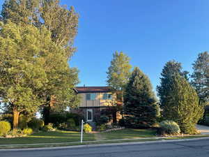 View of front of home featuring a front yard