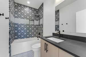 Full bathroom with tiled shower / bath combo.