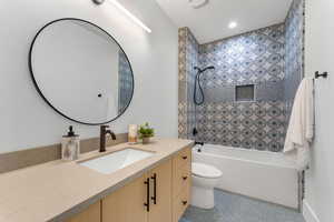 Full bathroom with tiled shower / bath.