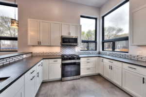 Photo 5 of 671  PALISADE DR