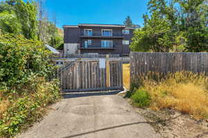 Gate to back of home/garage/apartment