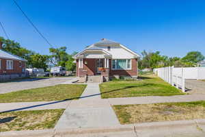 Bungalow with a front lawn