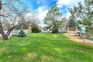 View of yard featuring a shed