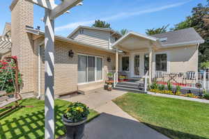 View of front of property featuring a porch and a front yard