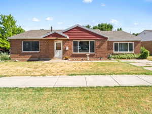 Single story home with a front yard