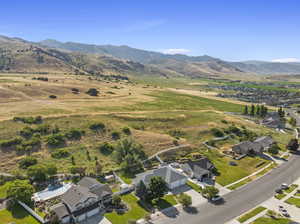 Drone / aerial view featuring a mountain view