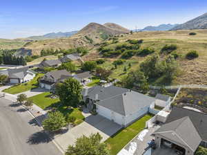 Aerial view with a mountain view