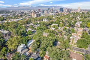 Bird's eye view featuring a mountain view