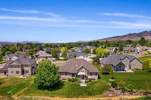 Drone / aerial view featuring a mountain view