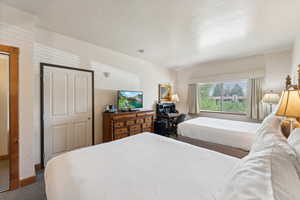 Photo 19 of 840 W BIGLER LN #103