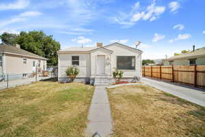 View of front of home featuring a front yard