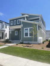 View of front facade featuring a front lawn