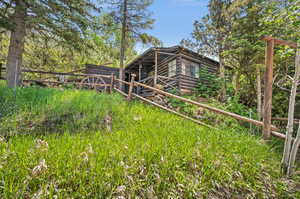 View of yard featuring an outdoor structure