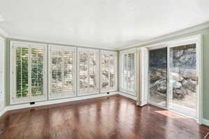 Sunroom, Plantation shutters