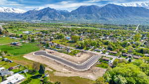 Bird's eye view with a mountain view