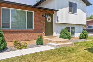 View of front of home featuring a front lawn