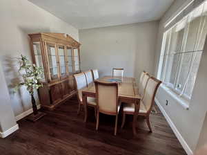 Dinning room or can be used as an  office