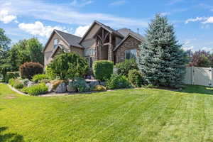 View of front facade with a front yard