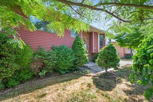 View of front of property featuring a front yard