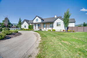 View of front of house featuring a front yard