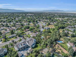 Bird's eye view featuring a mountain view