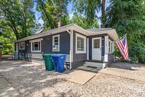 Ranch-style house with cooling unit