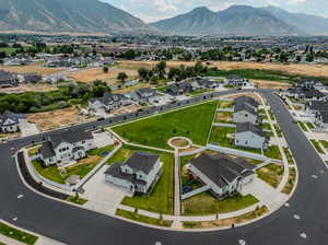 Birds eye view of property featuring a mountain view