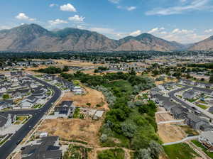 Bird's eye view with a mountain view