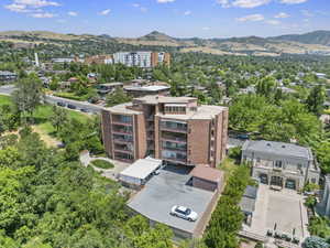 Bird's eye view with a mountain view