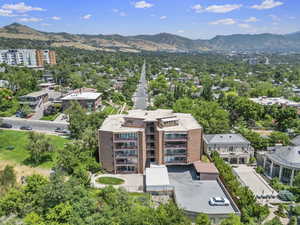 Bird's eye view featuring a mountain view