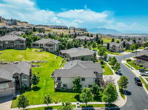 Bird's eye view with a mountain view