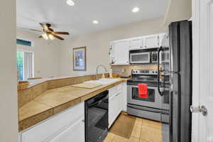 Kitchen with Bar area