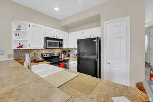 Kitchen Counter/Wet Bar