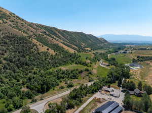 Aerial view with a mountain view