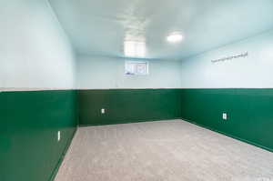 Unfurnished room with carpet flooring