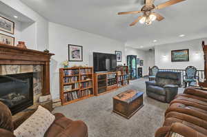 SPACIOUS FAMILY ROOM W/GAS FIREPLACE!