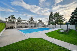 Neighborhood Amenities Pool