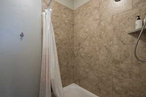 Bathroom with shower / tub combo with curtain