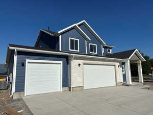 View of front of house featuring a garage