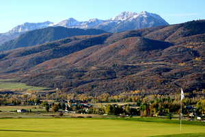 The community is located close to the golf course with stunning mountain views