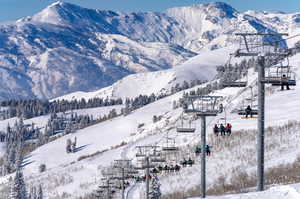 The community is located close to ski resorts with stunning winter mountain views