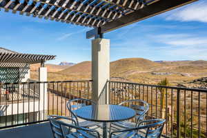 Balcony with a mountain view and a pergola