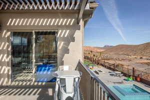 Balcony featuring a pergola and a mountain view