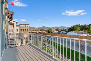 Balcony featuring a mountain view