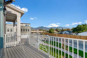 Balcony featuring a mountain view