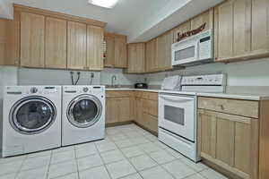 Laundry/2nd Kitchen