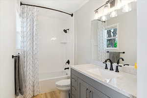 Master ensuite bathroom