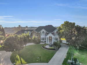 View of front of property featuring a front yard