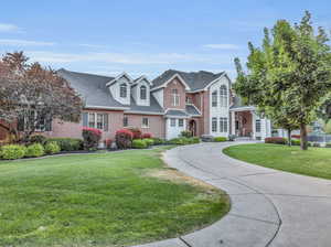 View of front facade with a front yard